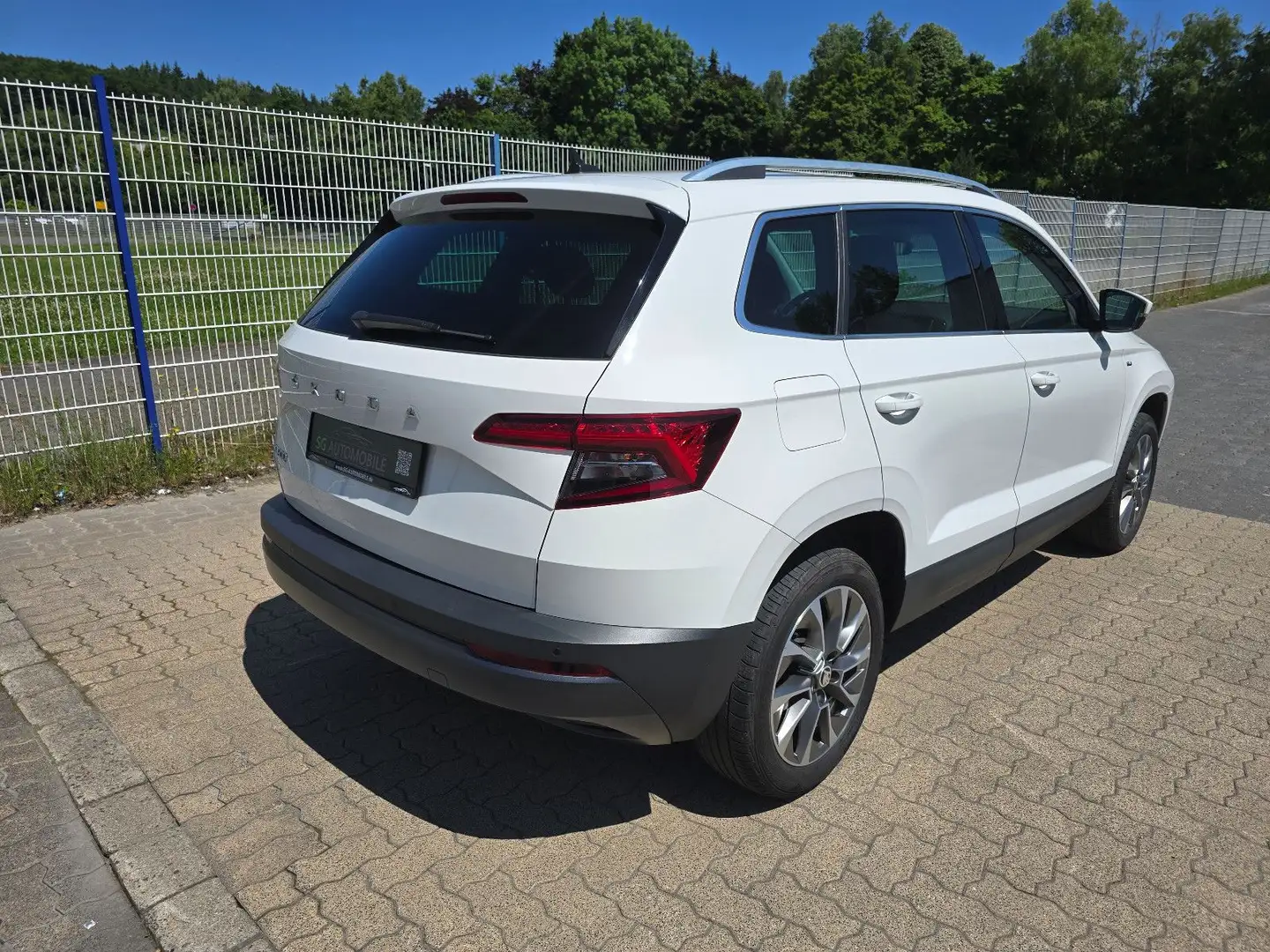 Skoda Karoq 2.0 TDI Clever °Schalter°AHK°CAM°LED°ACC° Blanc - 2