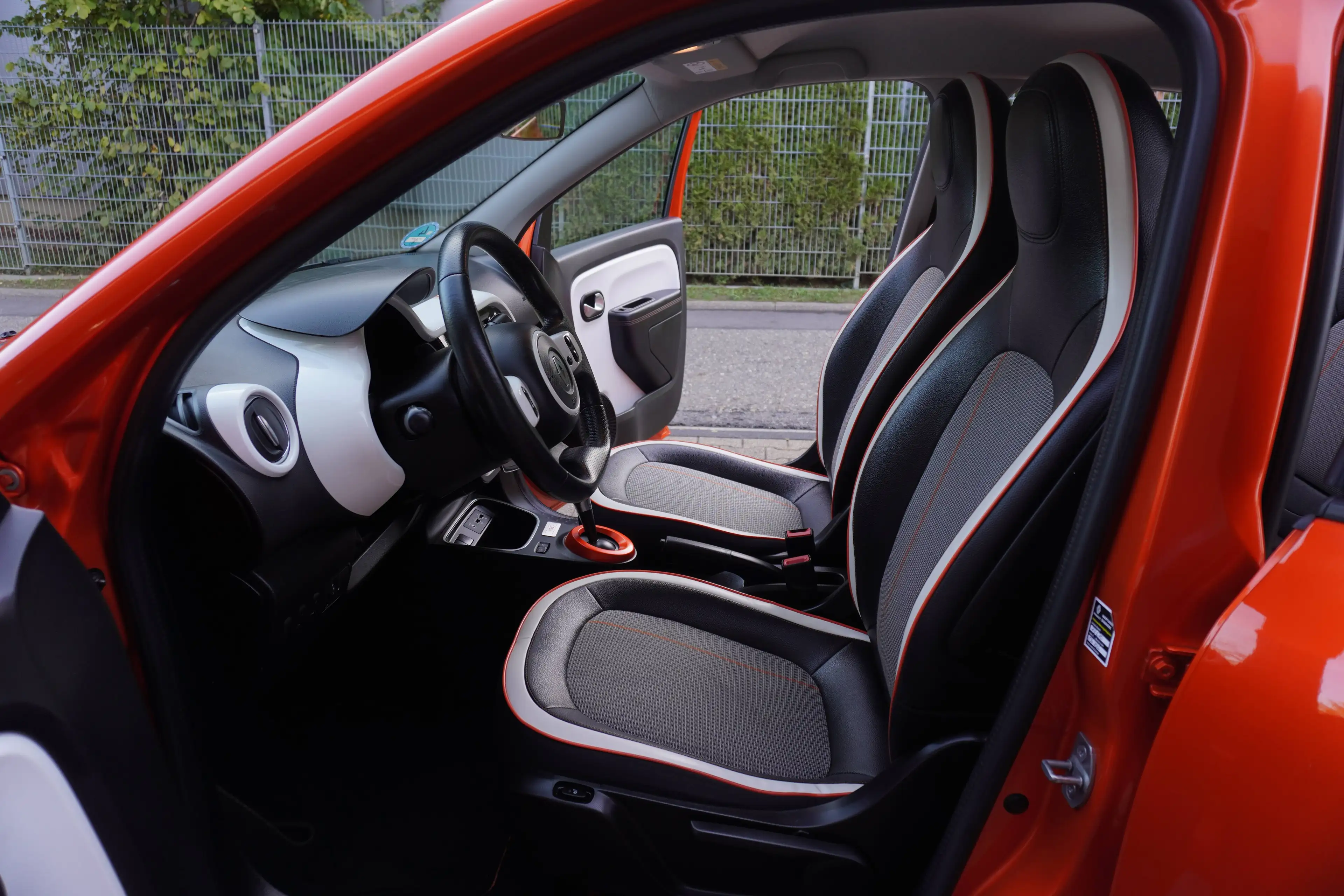 Renault Twingo Vibes Electric KLIMA+NAVI+KAMERA+ALU+TEMPOMAT+1.Hd — photo 13