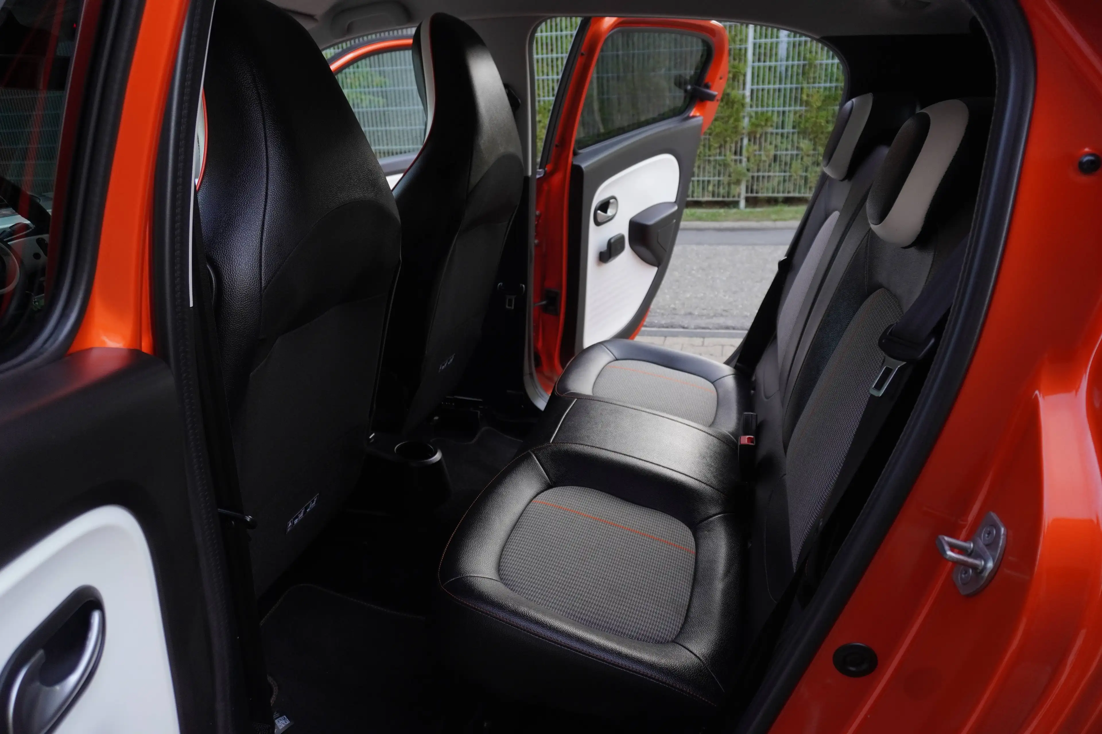 Renault Twingo Vibes Electric KLIMA+NAVI+KAMERA+ALU+TEMPOMAT+1.Hd — photo 14