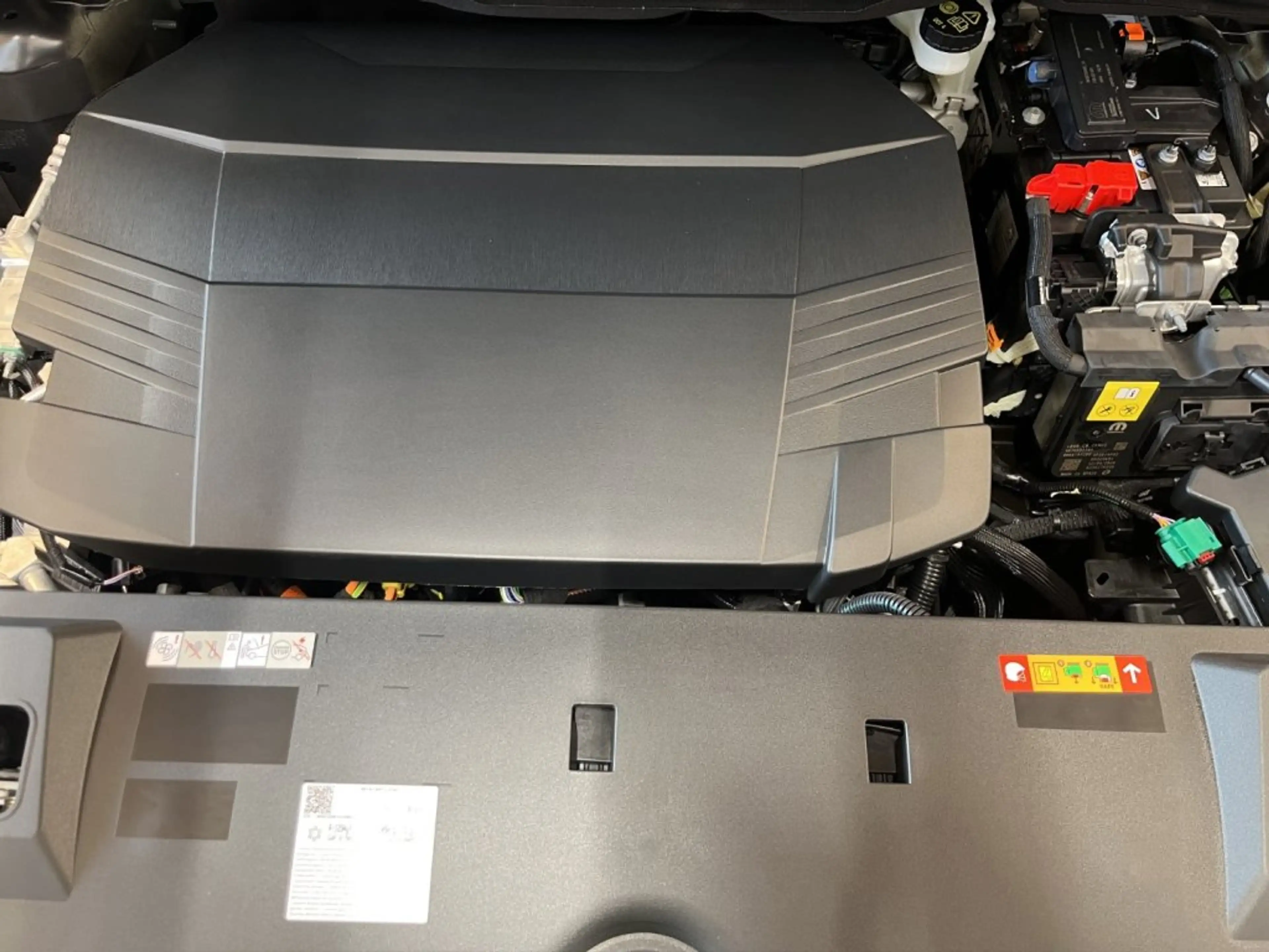 Peugeot 5008 GT Elektro 230 98kW — photo 19