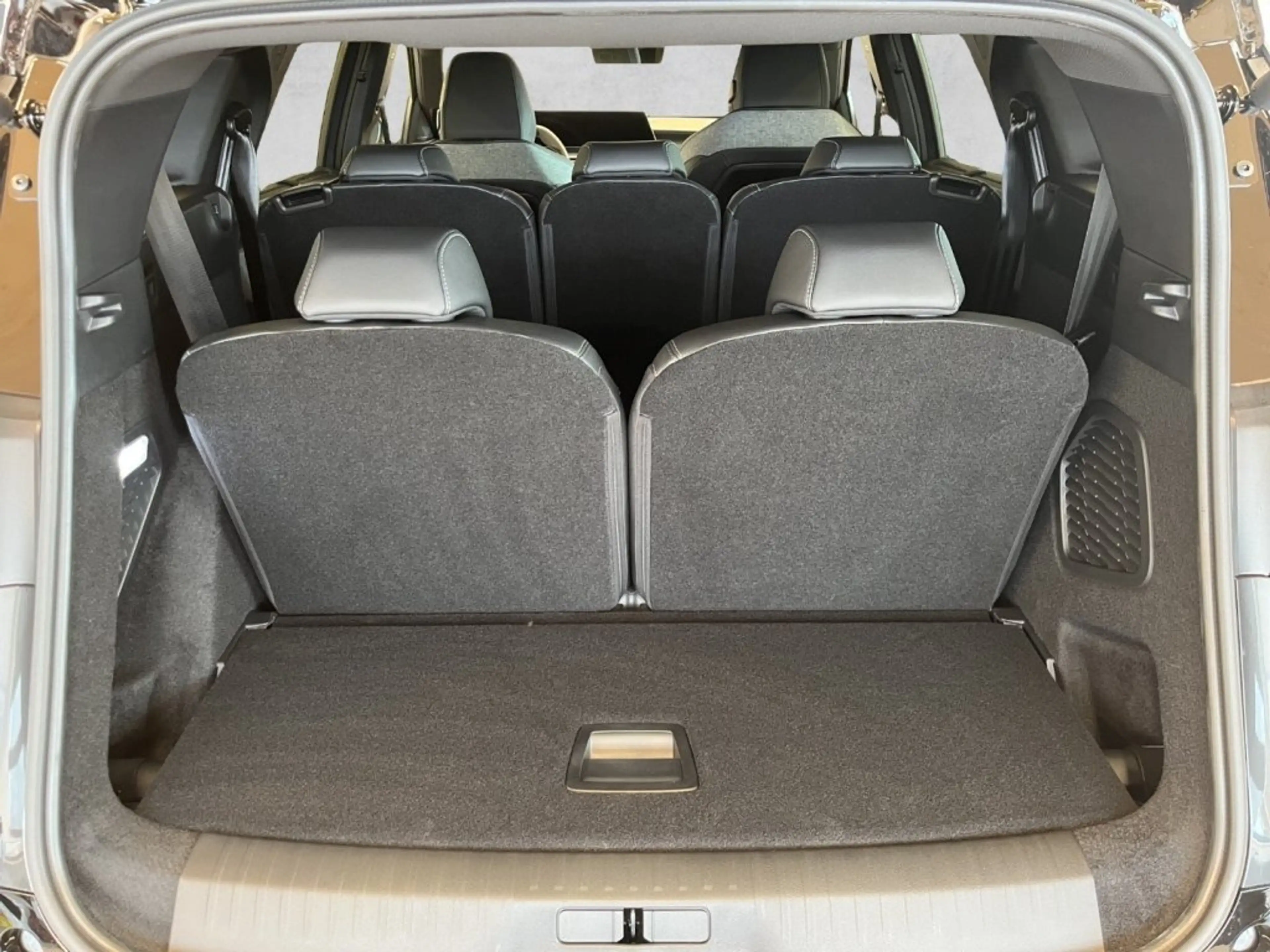 Peugeot 5008 GT Elektro 230 98kW — photo 18