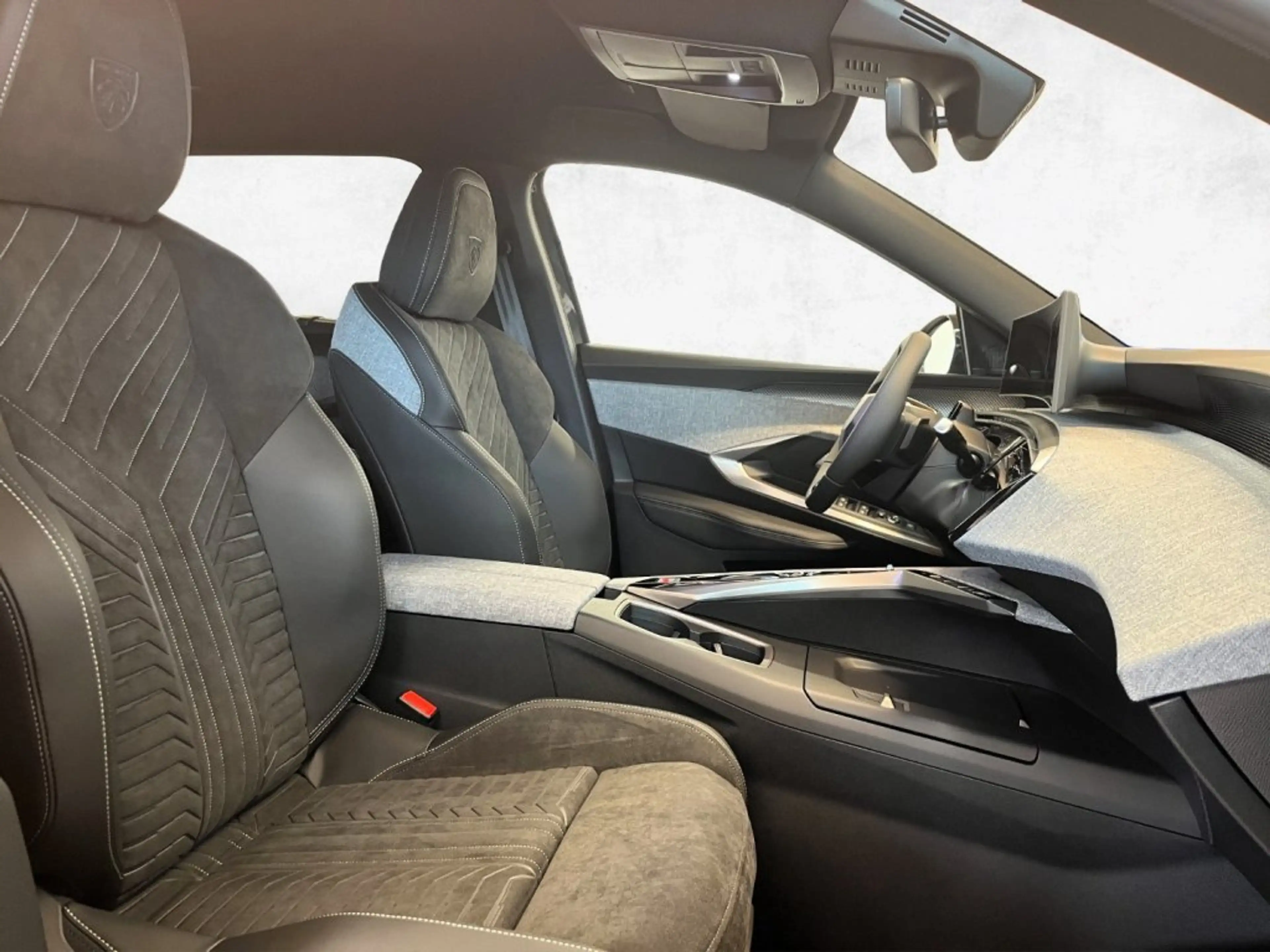 Peugeot 5008 GT Elektro 230 98kW — photo 17
