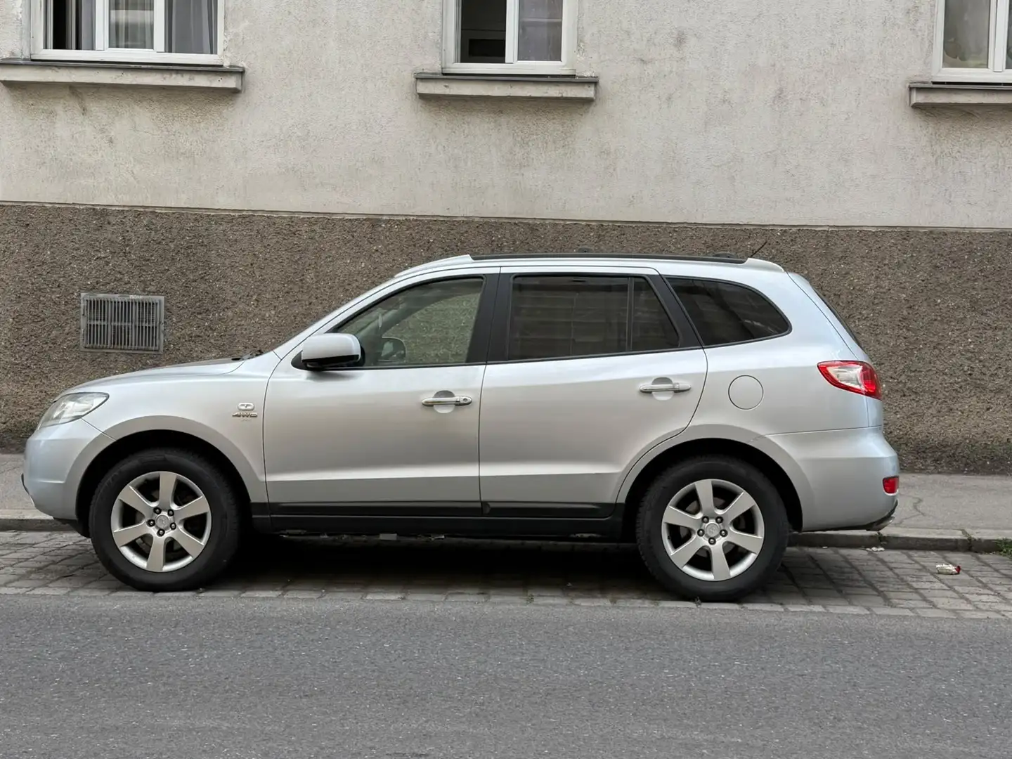 Hyundai SANTA FE 2,2 CRDi Comfort 4WD Aut. DPF - 1