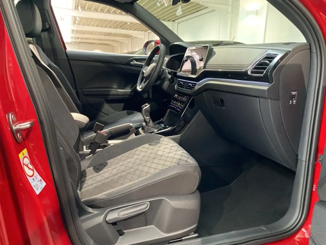 Volkswagen T-Cross R-Line 1.5 TSI DSG Matrix AHK Keyless Kamera 12