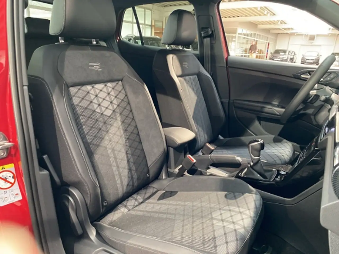 Volkswagen T-Cross R-Line 1.5 TSI DSG Matrix AHK Keyless Kamera 11