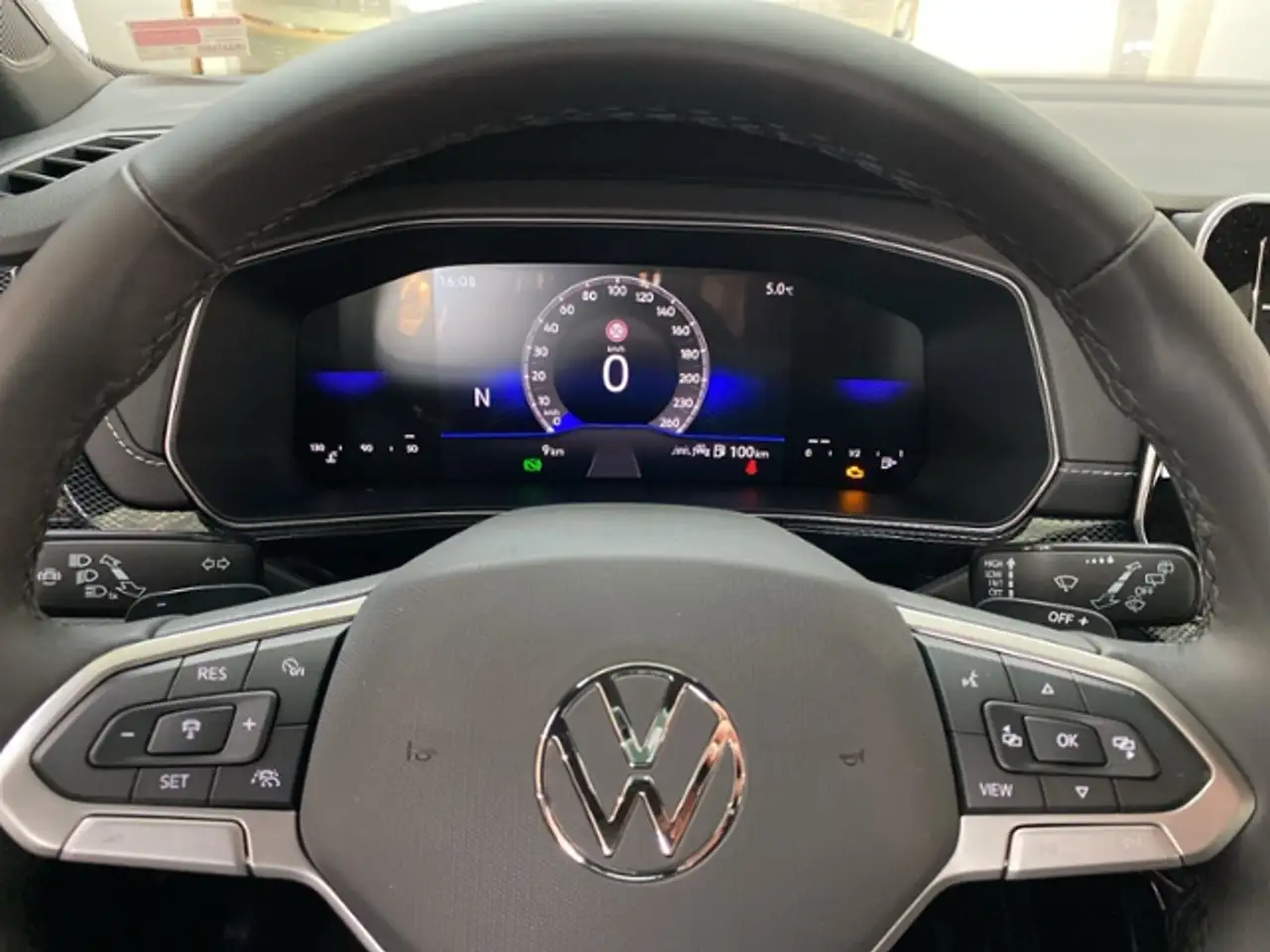 Volkswagen T-Cross R-Line 1.5 TSI DSG Matrix AHK Keyless Kamera 14