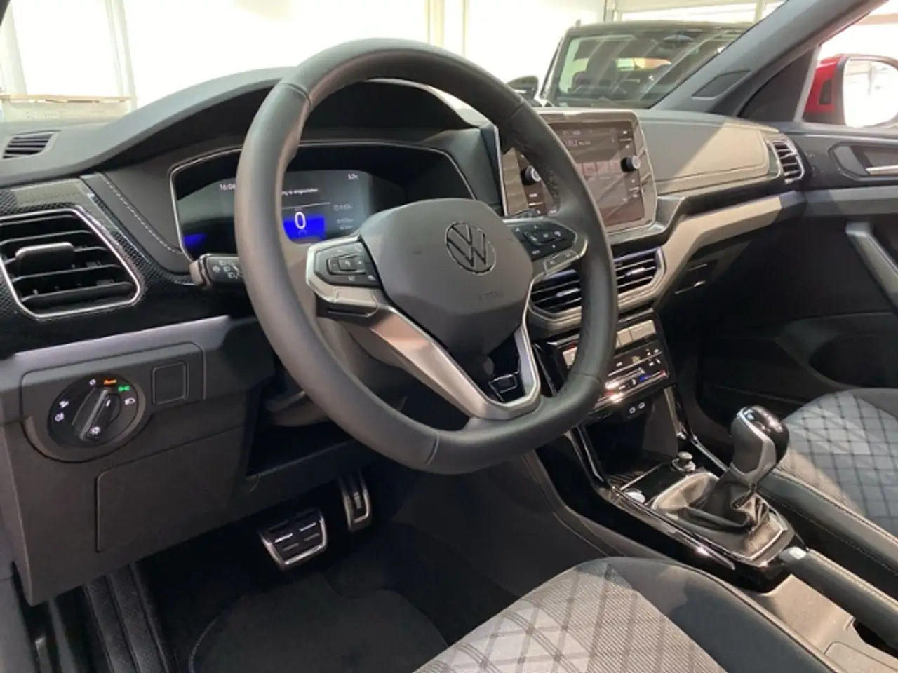 Volkswagen T-Cross R-Line 1.5 TSI DSG Matrix AHK Keyless Kamera 8