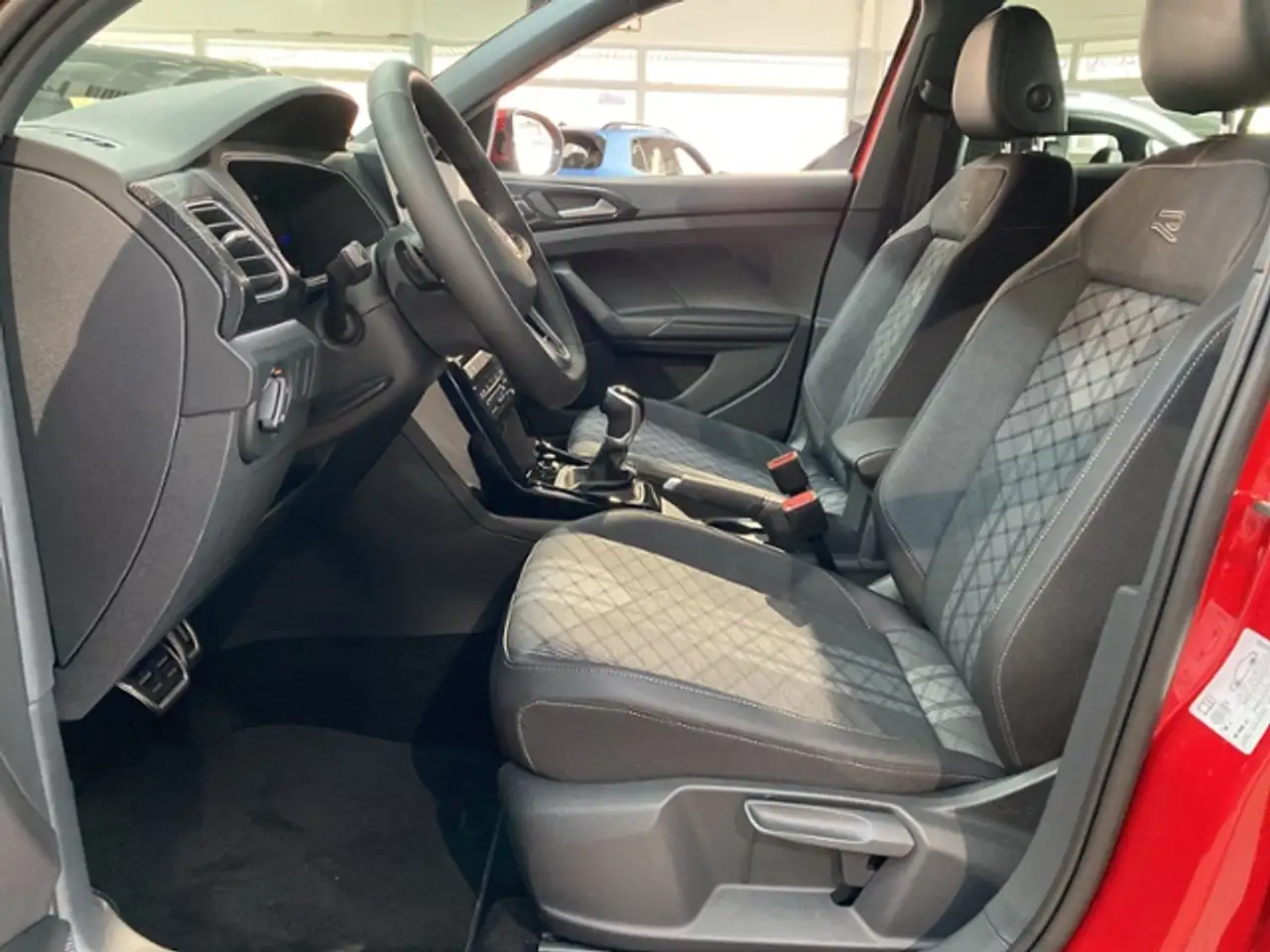 Volkswagen T-Cross R-Line 1.5 TSI DSG Matrix AHK Keyless Kamera 9