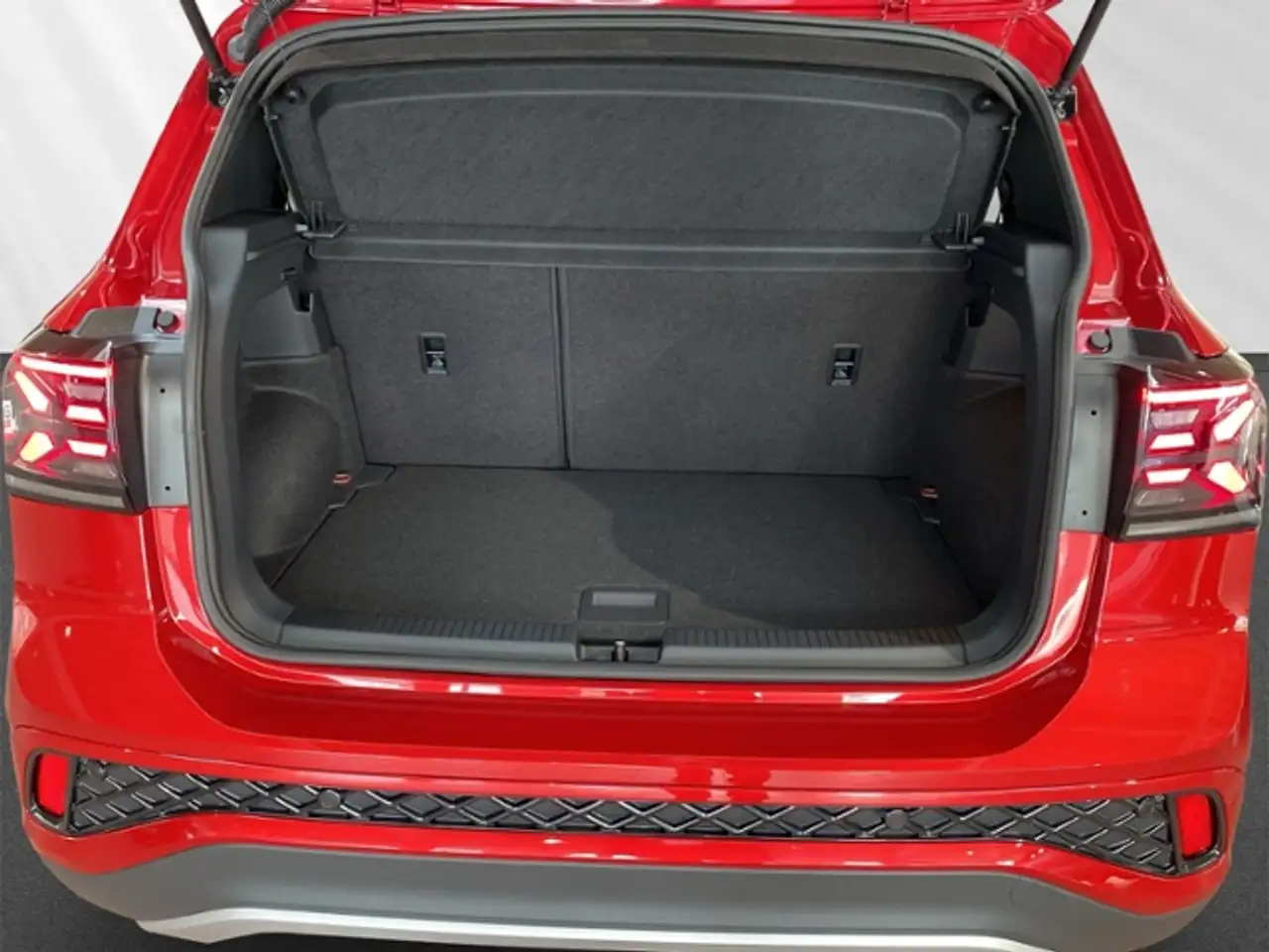 Volkswagen T-Cross R-Line 1.5 TSI DSG Matrix AHK Keyless Kamera 6