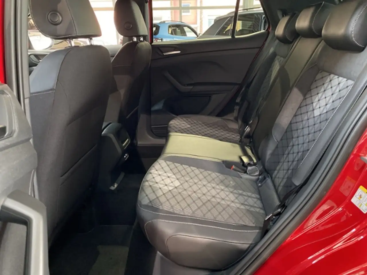 Volkswagen T-Cross R-Line 1.5 TSI DSG Matrix AHK Keyless Kamera 10