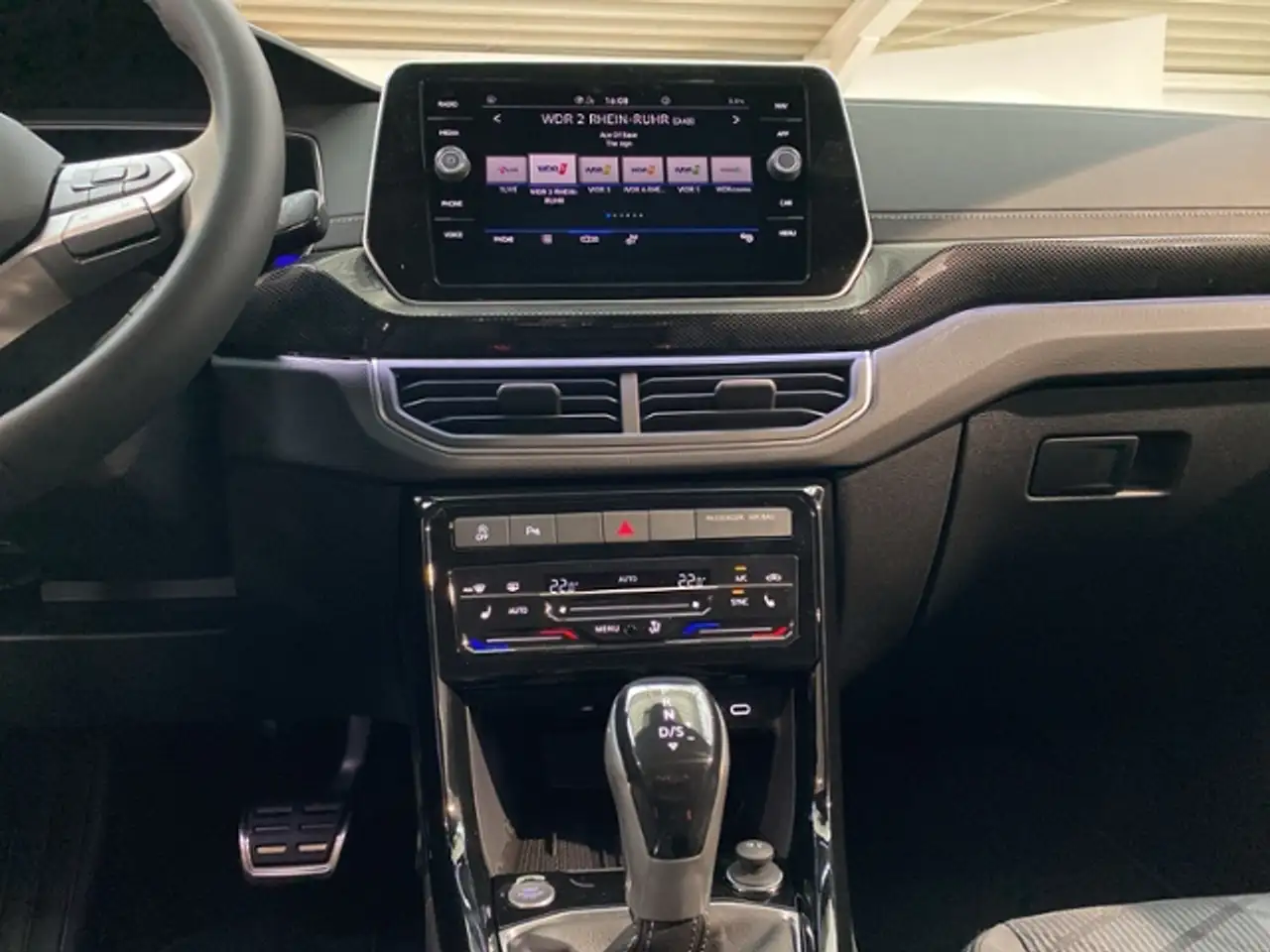 Volkswagen T-Cross R-Line 1.5 TSI DSG Matrix AHK Keyless Kamera 16