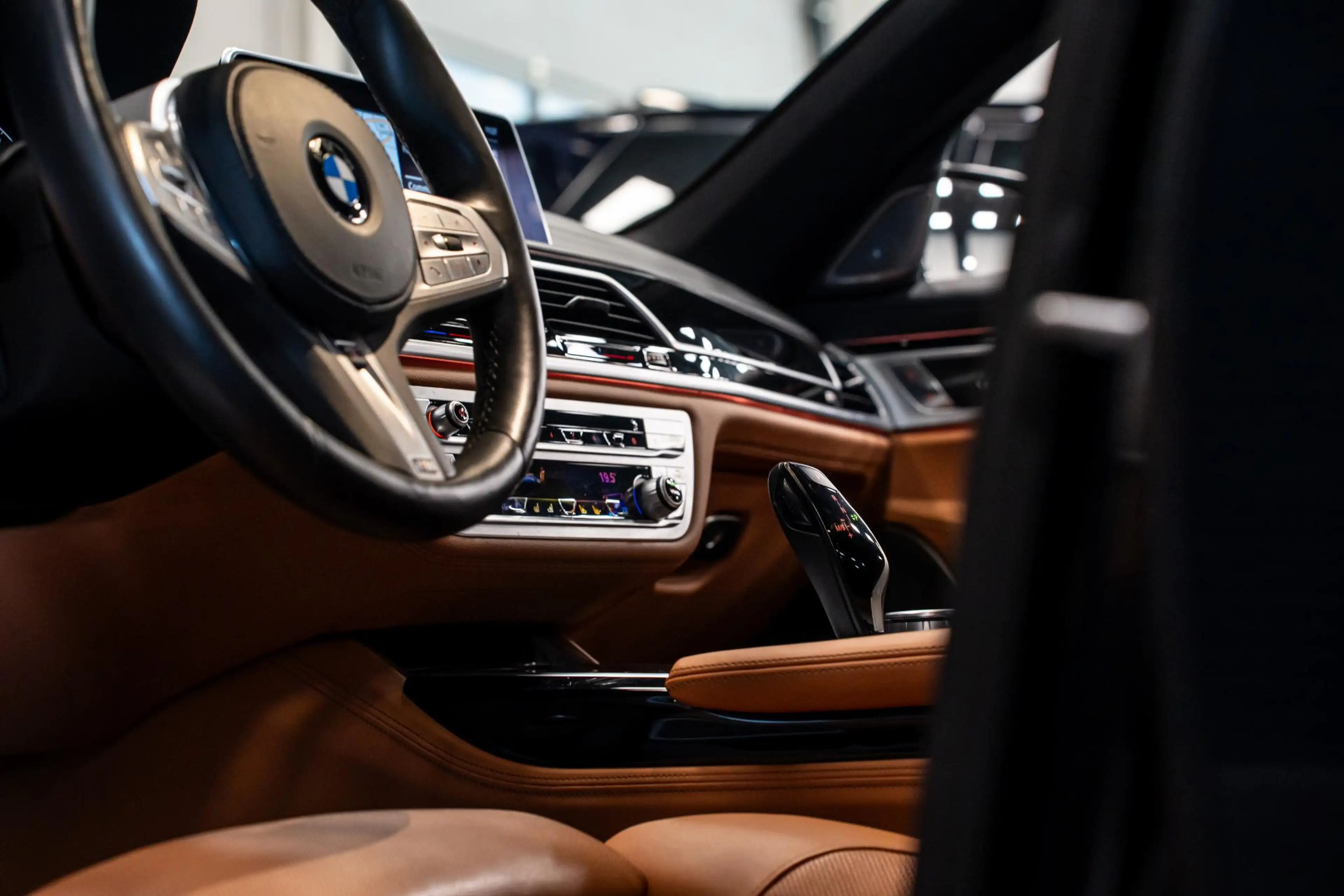 BMW 750 7-serie 750i xDrive High Executive *M-Sport / Harm — photo 18