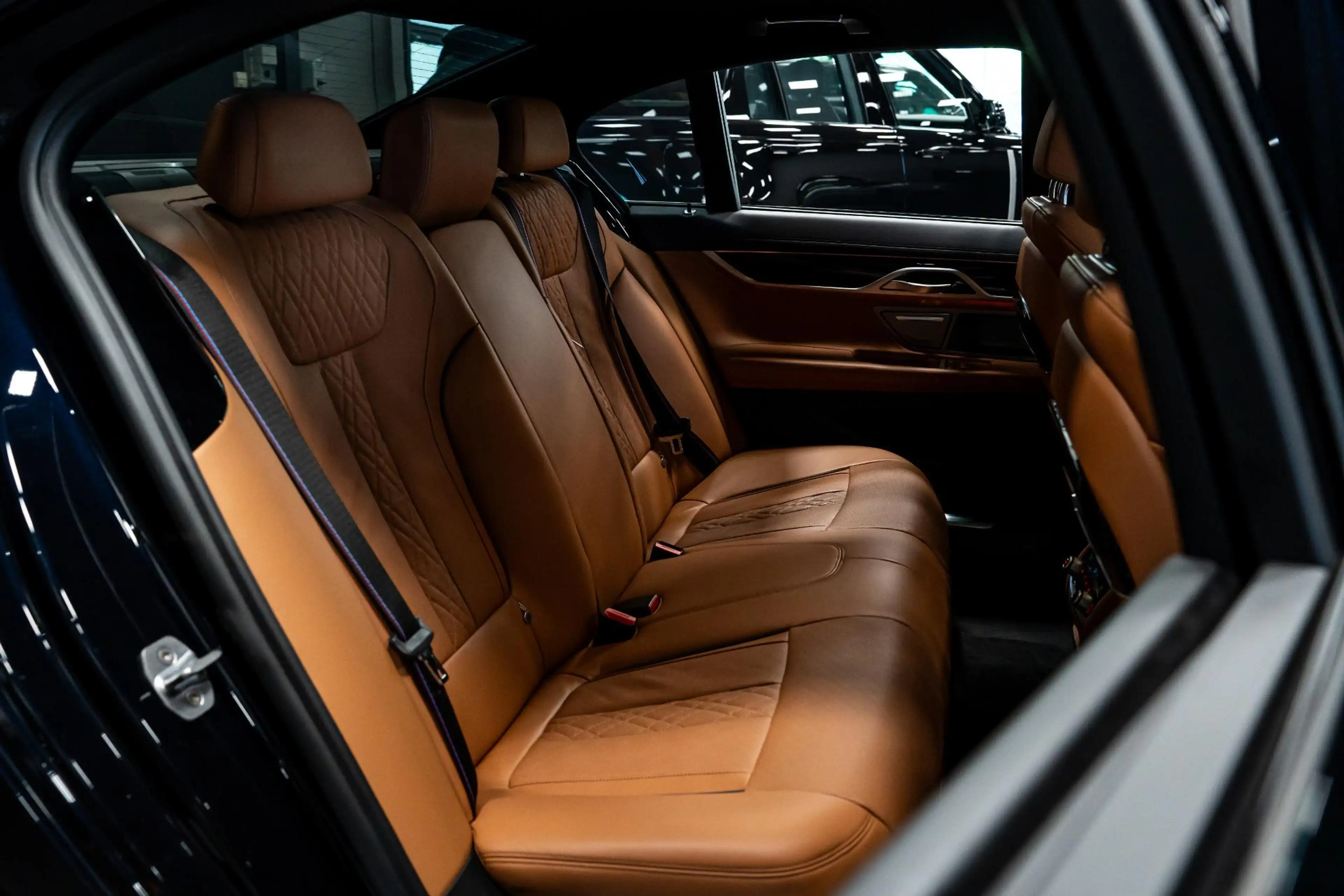 BMW 750 7-serie 750i xDrive High Executive *M-Sport / Harm — photo 17