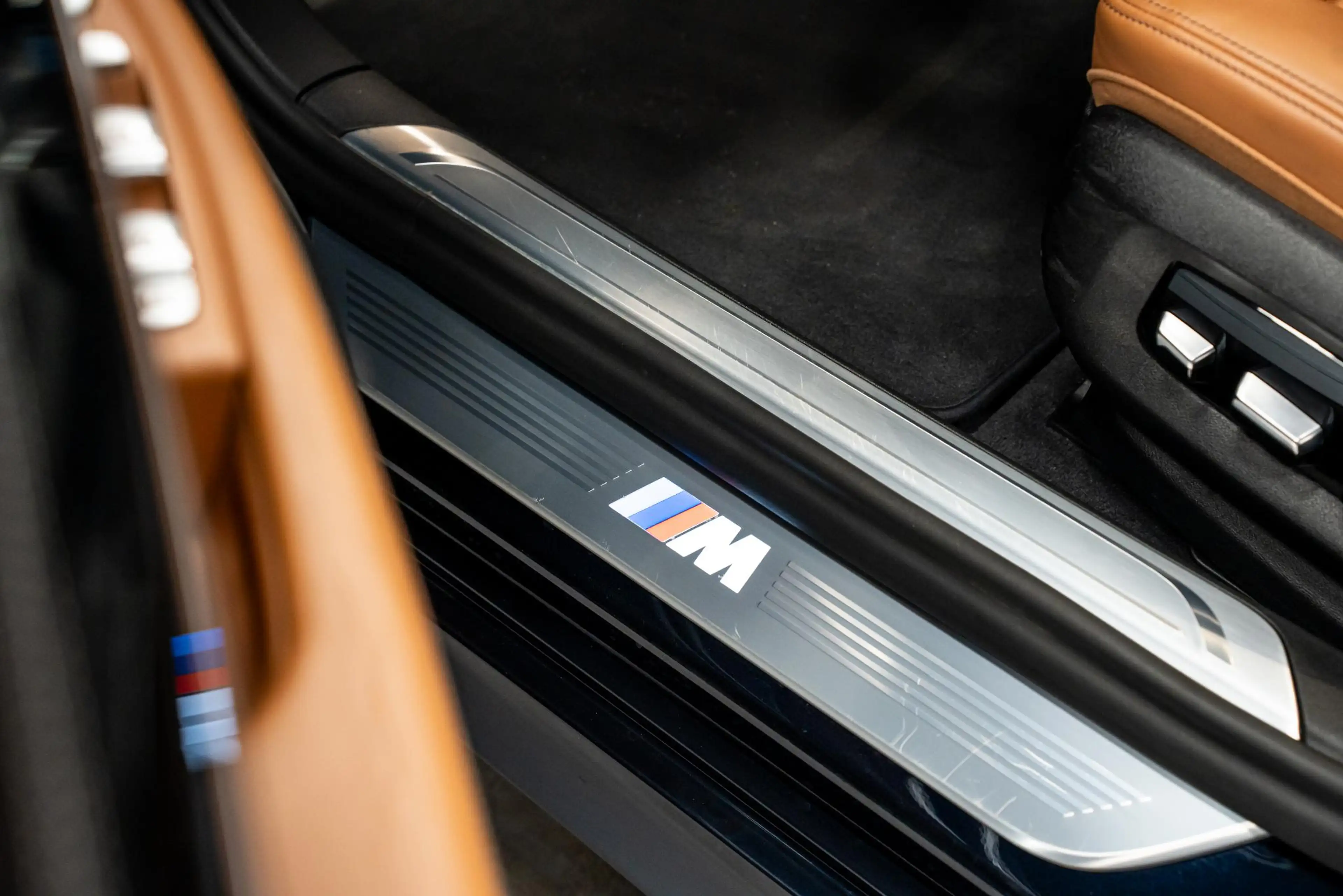 BMW 750 7-serie 750i xDrive High Executive *M-Sport / Harm — photo 16