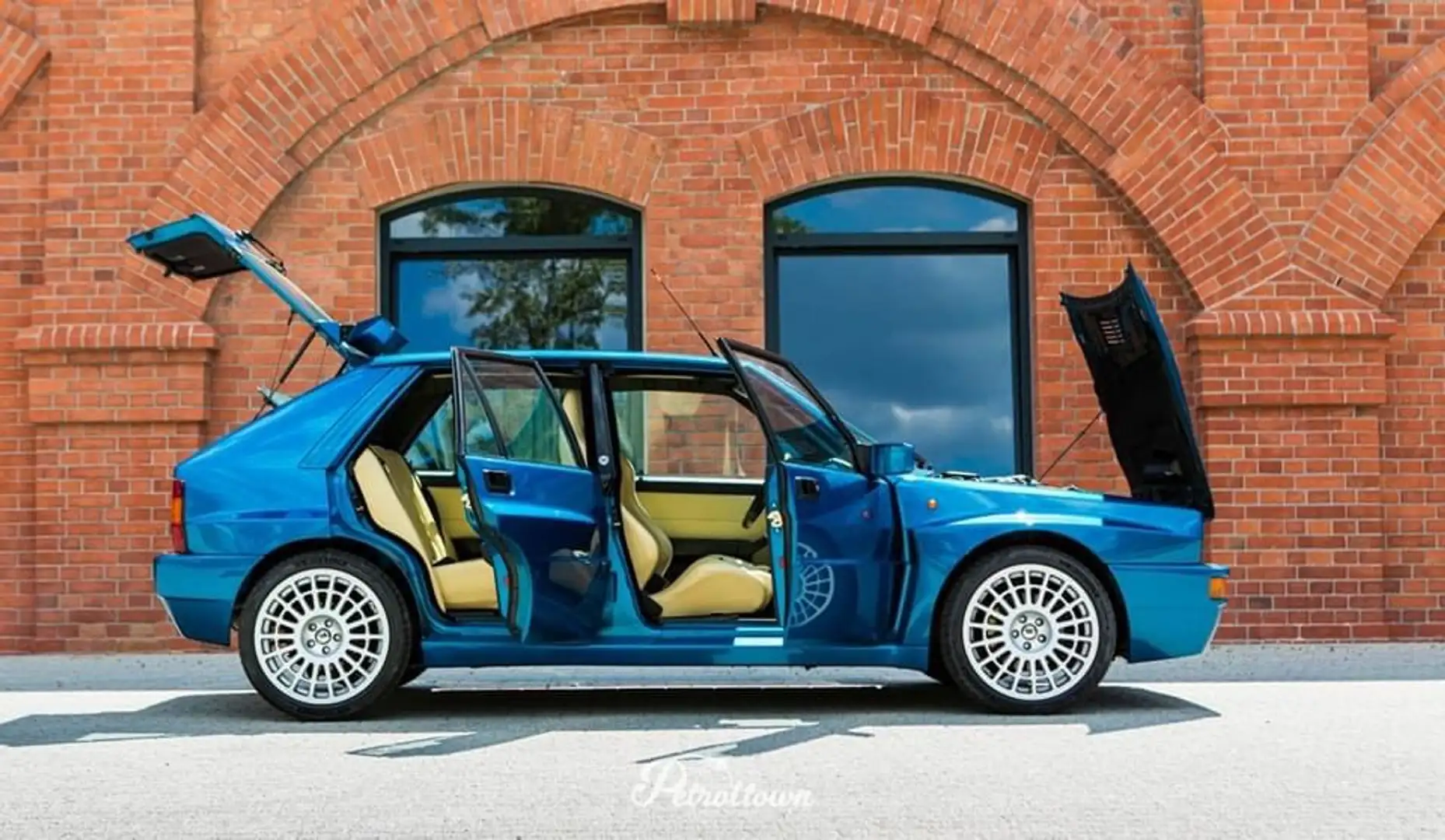 Lancia Delta Blu Lagos - 1