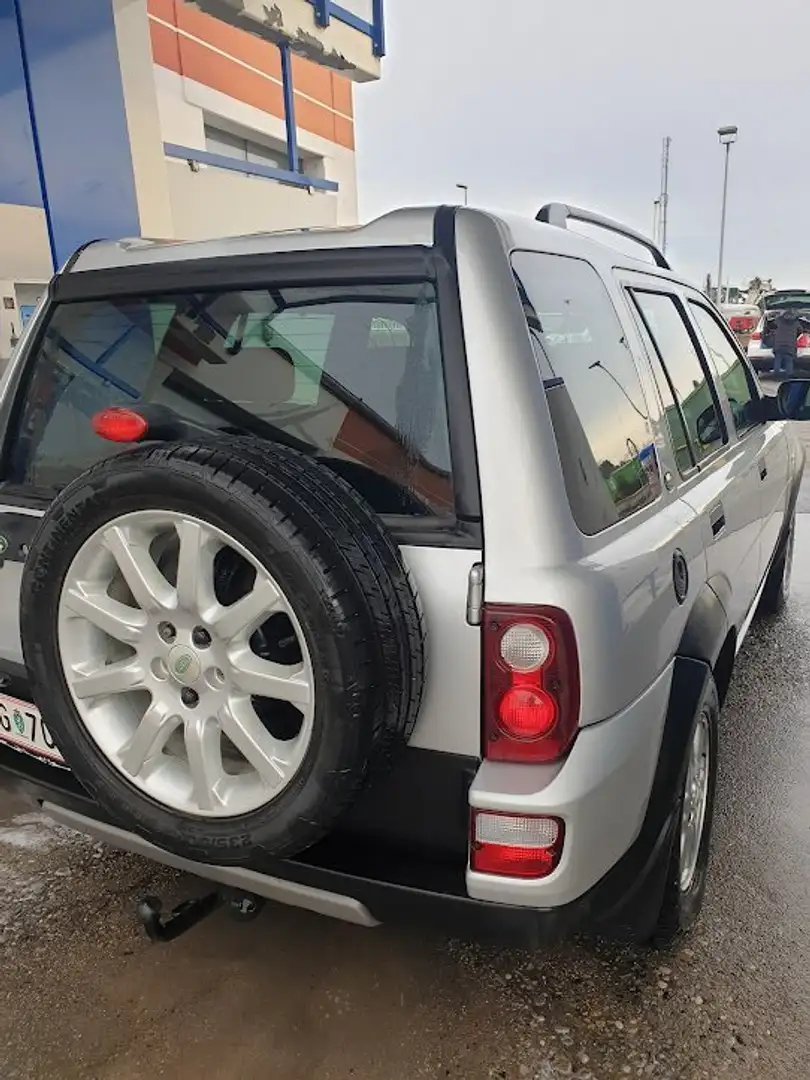 Land Rover Freelander Freelander Station Wagon 2,0 Td4 E E Silber - 2