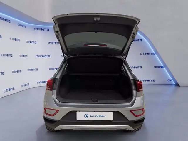 Volkswagen T-Roc view 18