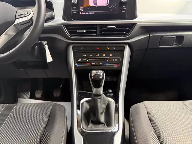 Volkswagen T-Roc view 12
