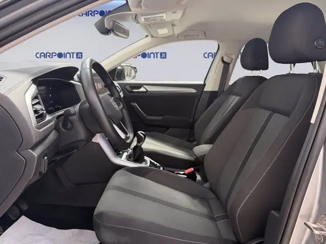Volkswagen T-Roc view 10