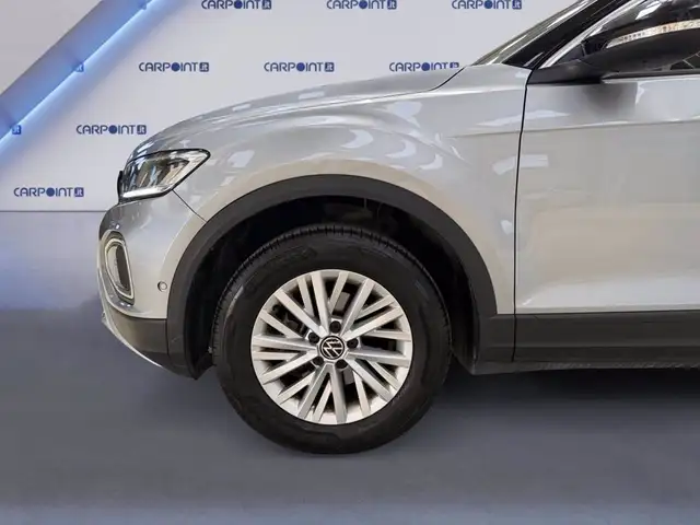 Volkswagen T-Roc view 15