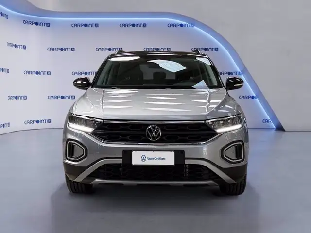 Volkswagen T-Roc view 9