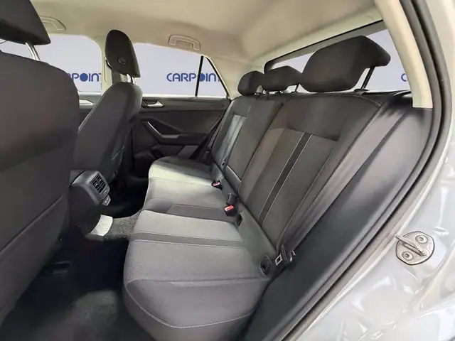 Volkswagen T-Roc view 14