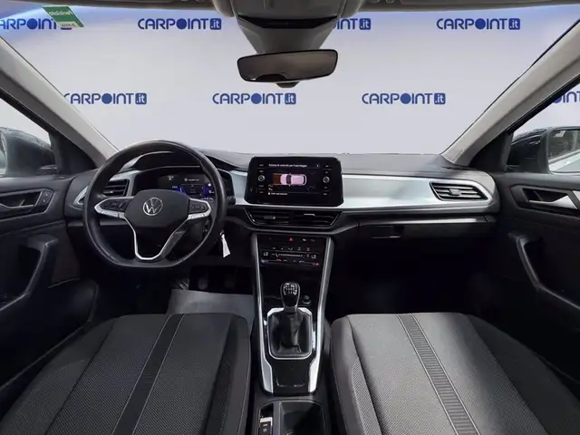 Volkswagen T-Roc view 11