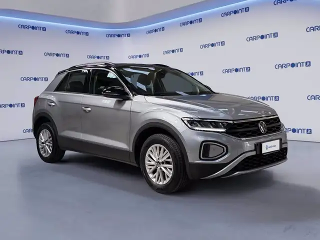 Volkswagen T-Roc view 8