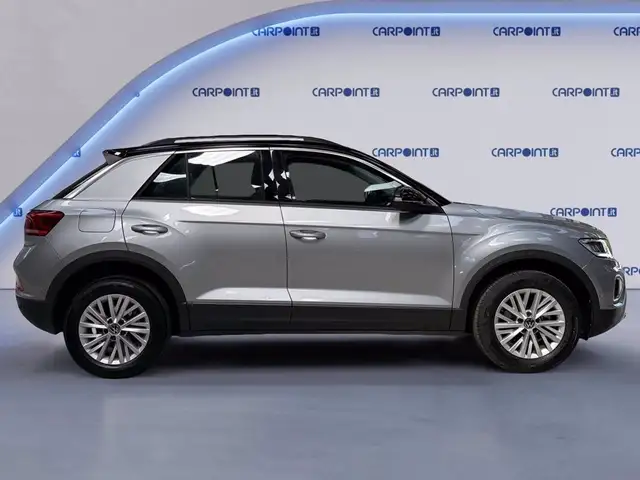 Volkswagen T-Roc view 7