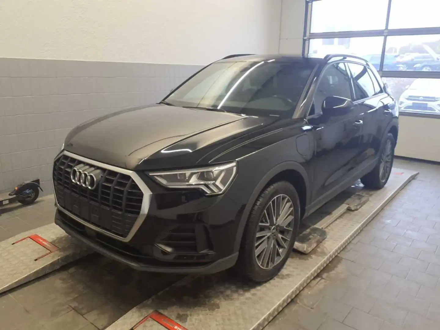 Audi Q3 S line 45 TFSIe Pano Matrix Sitzh ACC Memory Pano Schwarz - 2