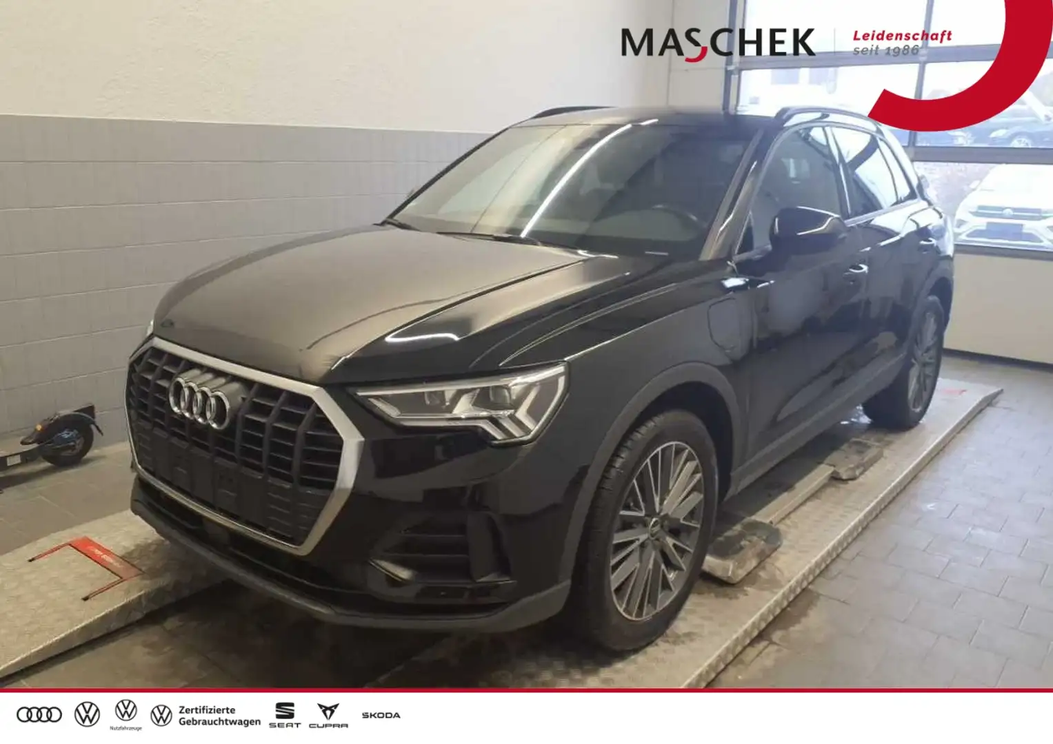 Audi Q3 S line 45 TFSIe Pano Matrix Sitzh ACC Memory Pano Schwarz - 1