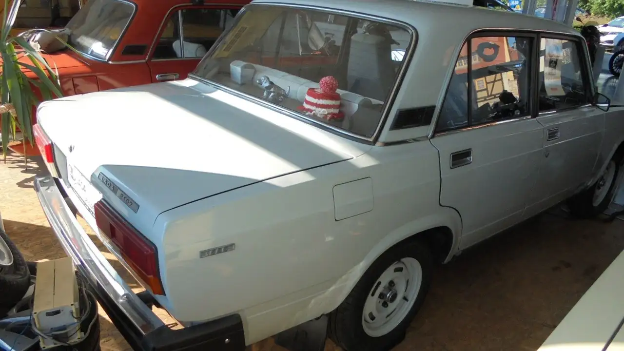 Lada 2107 1,5 4-Gang,beh.Heckscheibe, innen Grau, foto 3