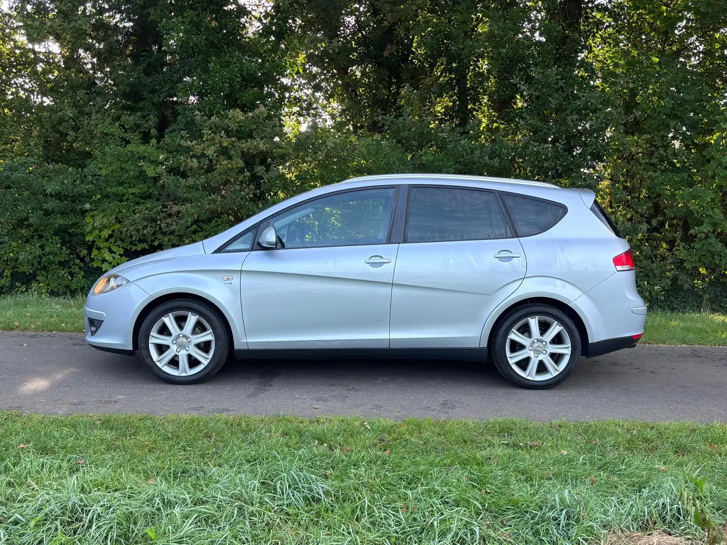 SEAT Altea XL 1.4 TSI Stylance | Airco + Cruise Nu € 2.475,-! | Grijs - 2