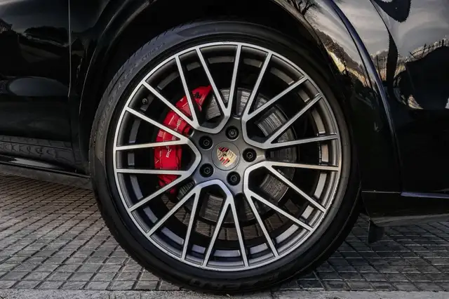 Porsche Cayenne view 5