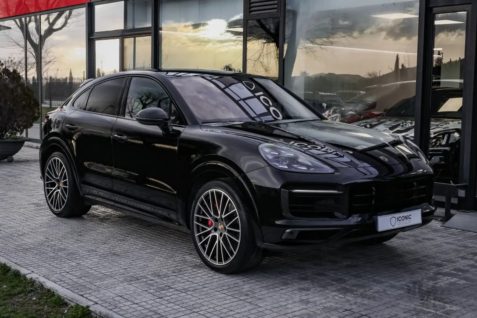 Porsche Cayenne Coupé GTS Negro - 2