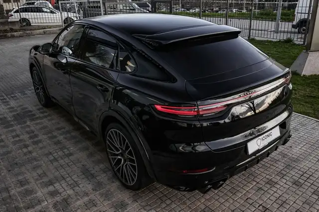 Porsche Cayenne view 11