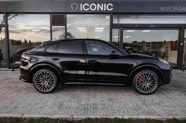 Porsche Cayenne view 3