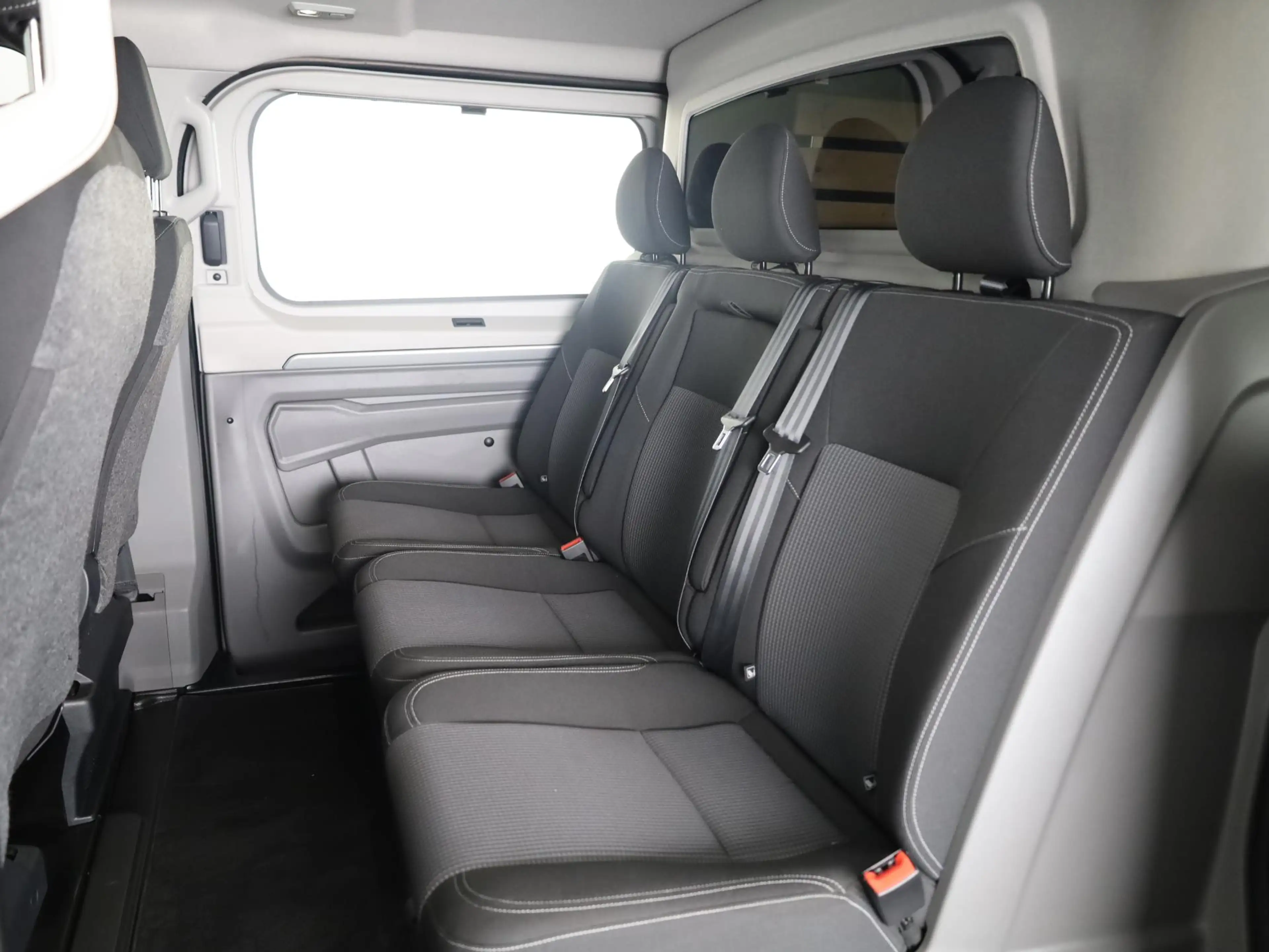 Volkswagen Transporter 2.0 TDI L2H1 30 Bulli Intro DC 170 pk Automaat | V — photo 14