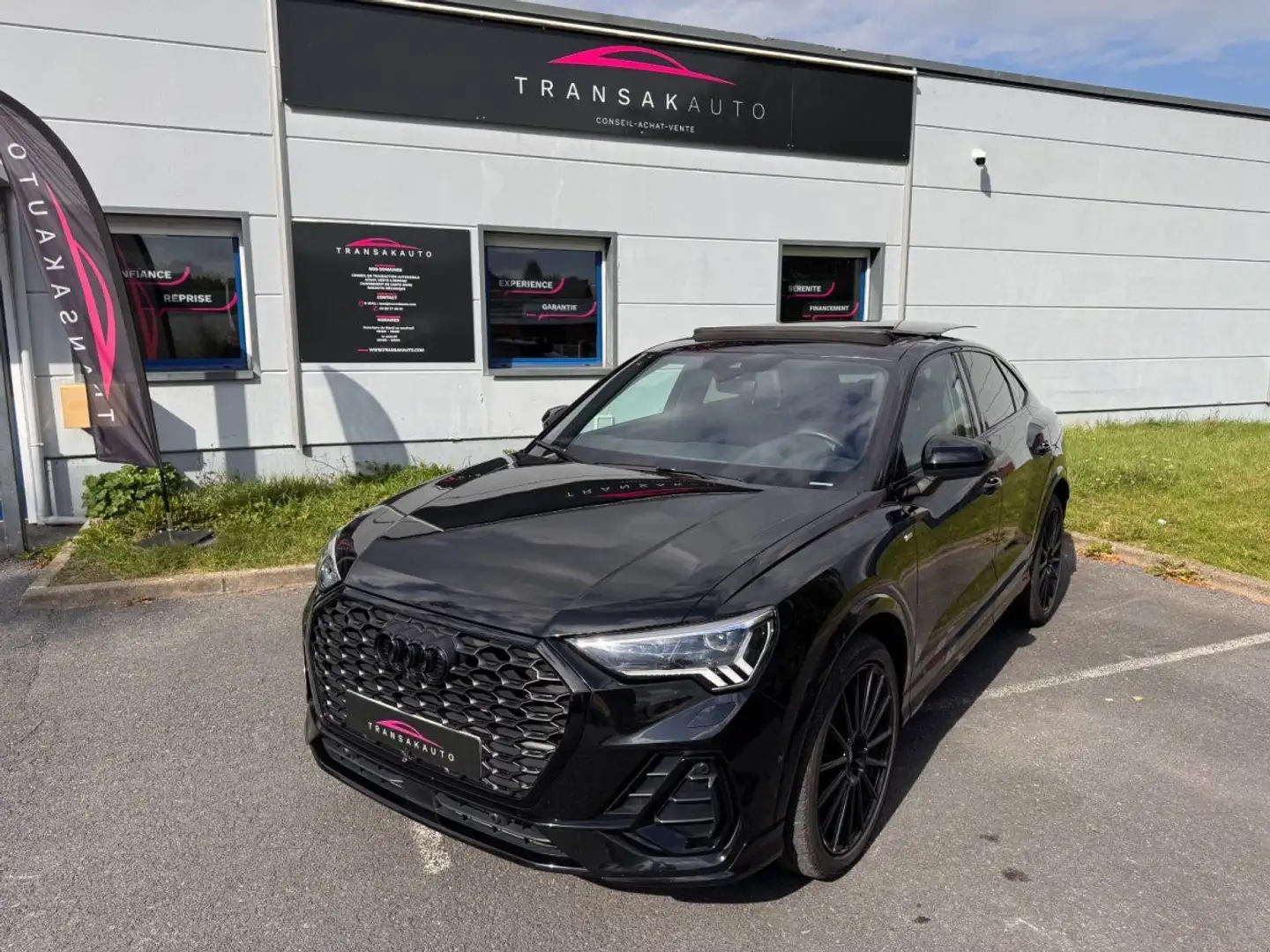 Audi Q3 35 TDI 150 ch S tronic 7 S line Full Black Noir - 2