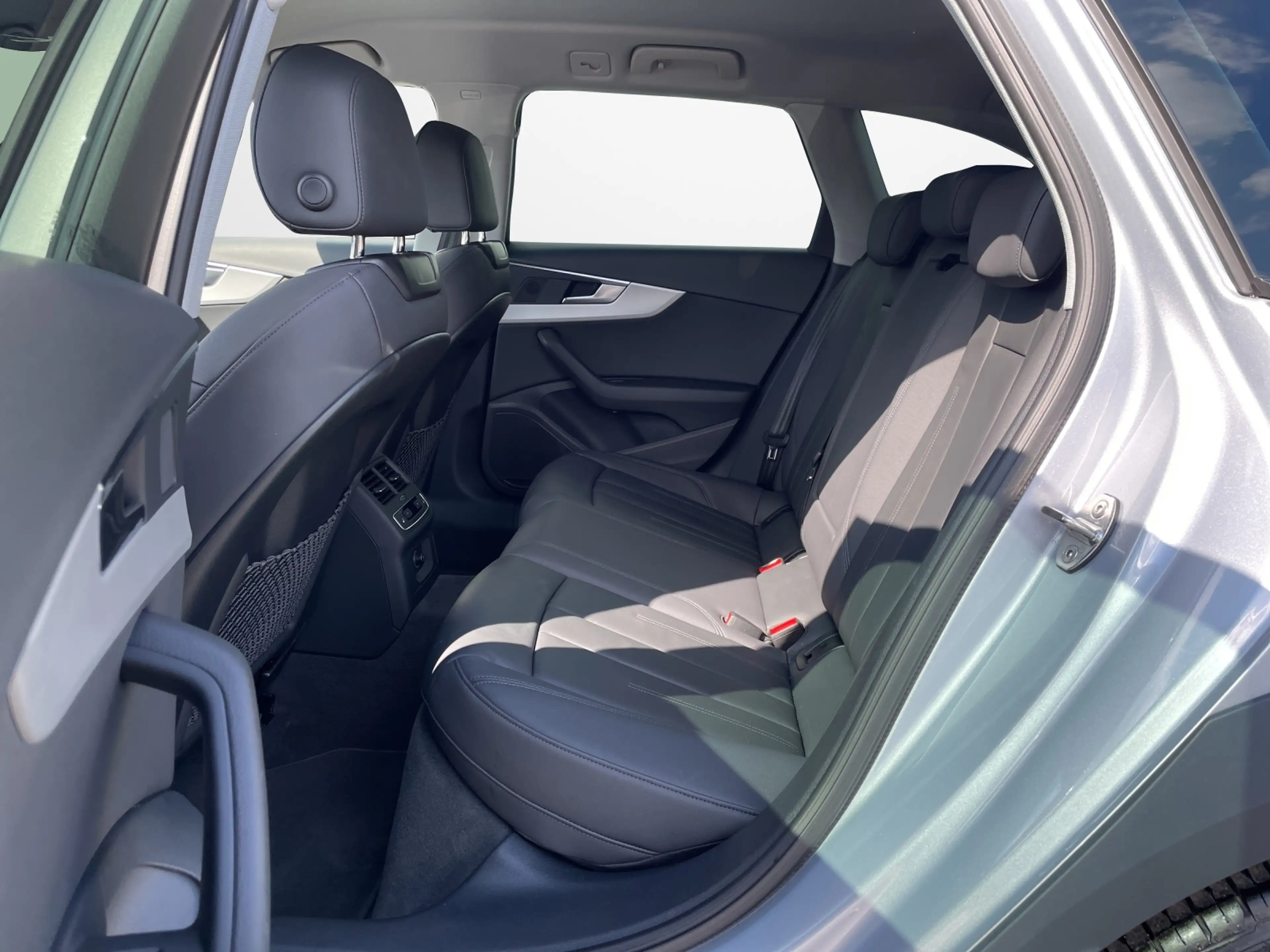 Audi A4 allroad quattro 40 TDI s tronic — photo 11