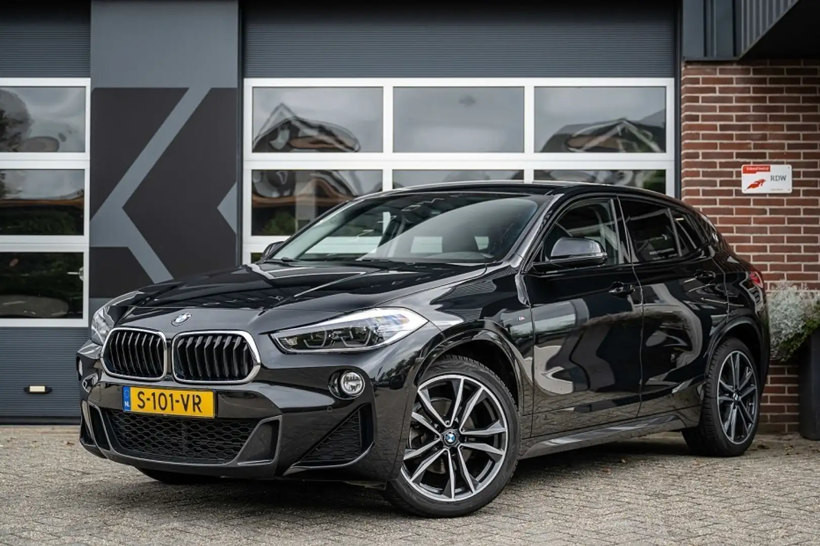 BMW X2 sDrive18i High Executive | Camera | Cruise | Stoel Noir - 1