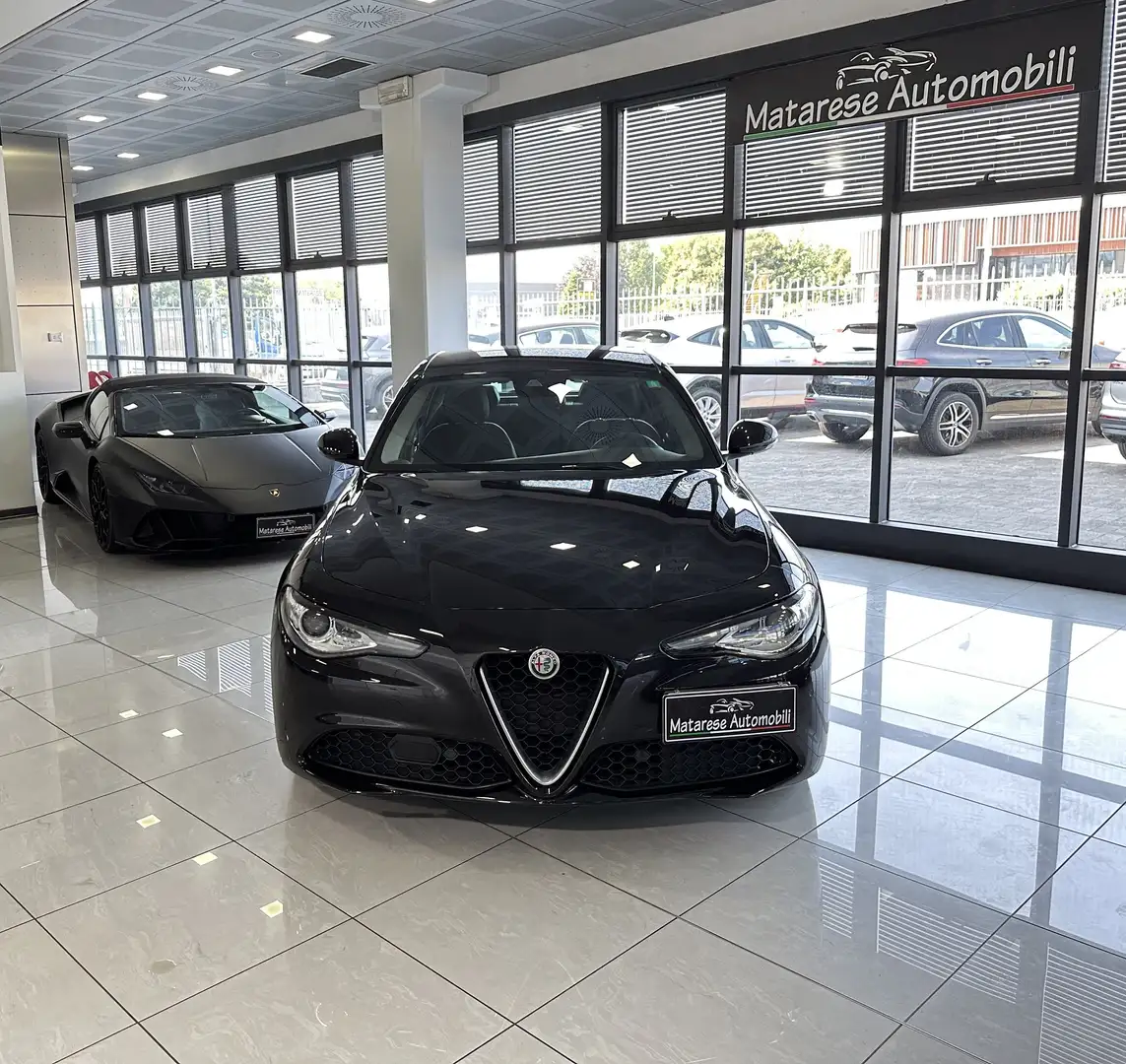 Alfa Romeo Giulia MY19 2.0 200cv AT8 RADAR 1Proprietario Garanzia Zwart - 2