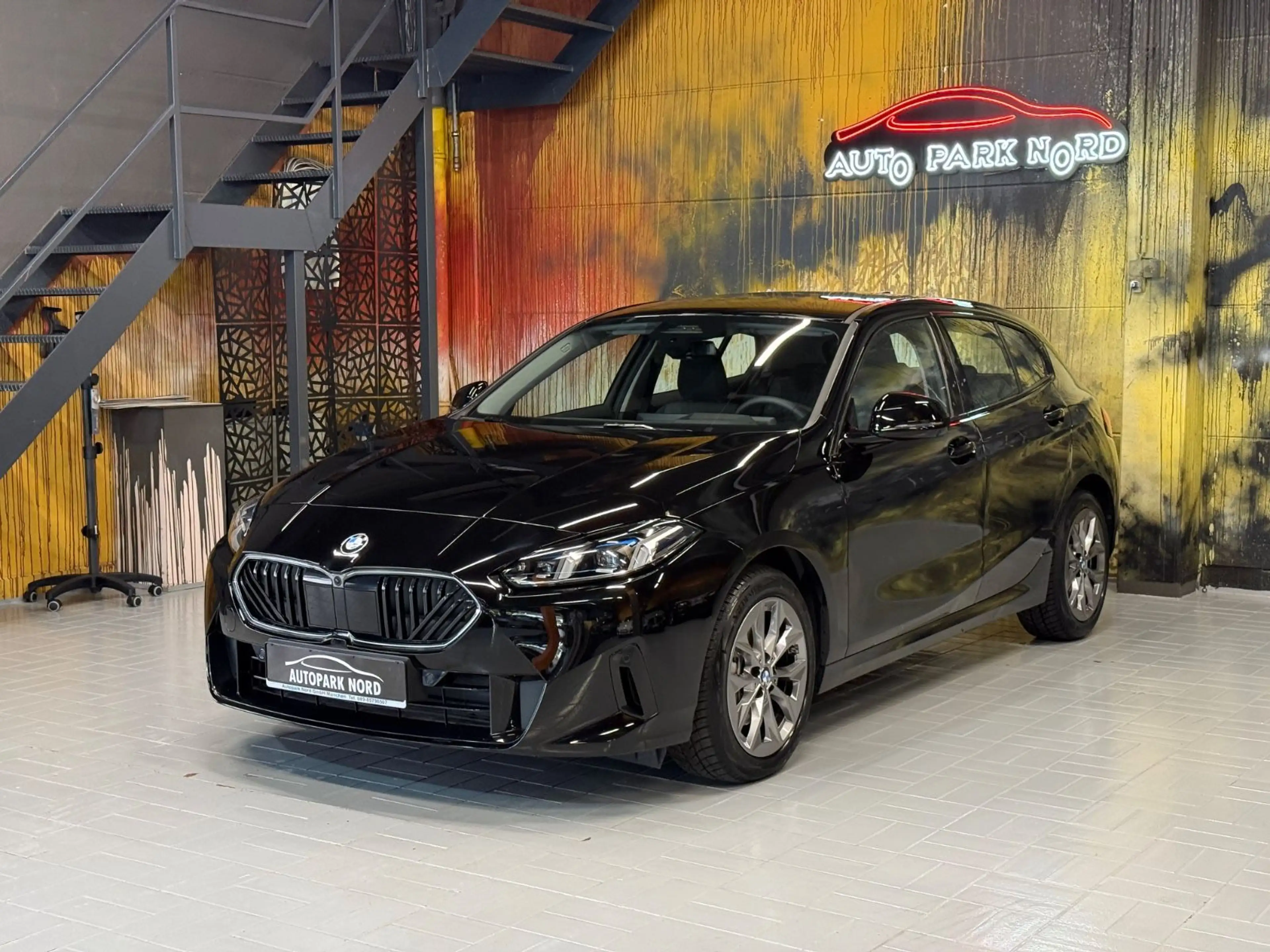 BMW 120 i Aut. LED~HEADUP~KAMERA360~ICONIC GLOW~DAB+ — photo 3