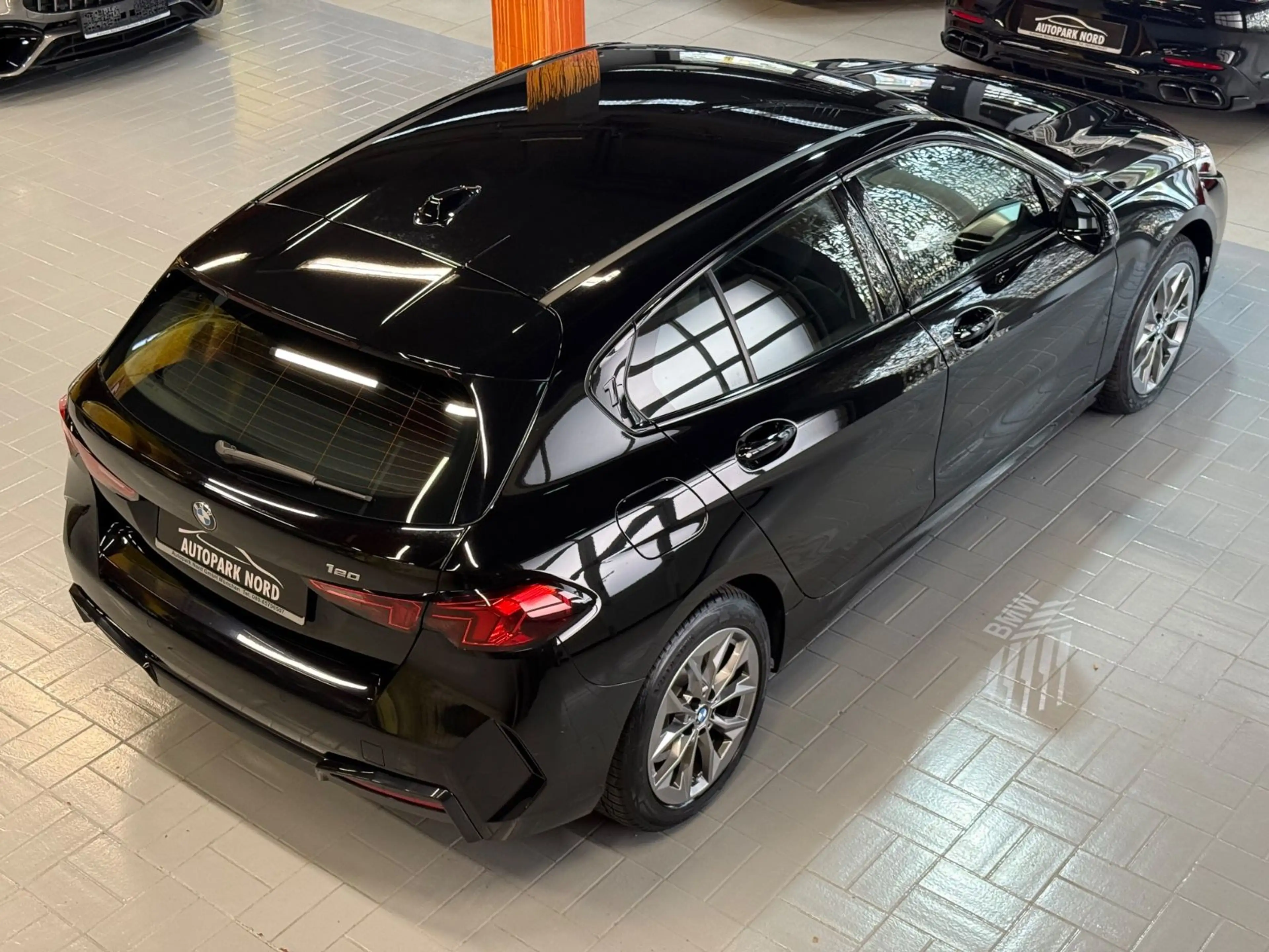 BMW 120 i Aut. LED~HEADUP~KAMERA360~ICONIC GLOW~DAB+ — photo 10