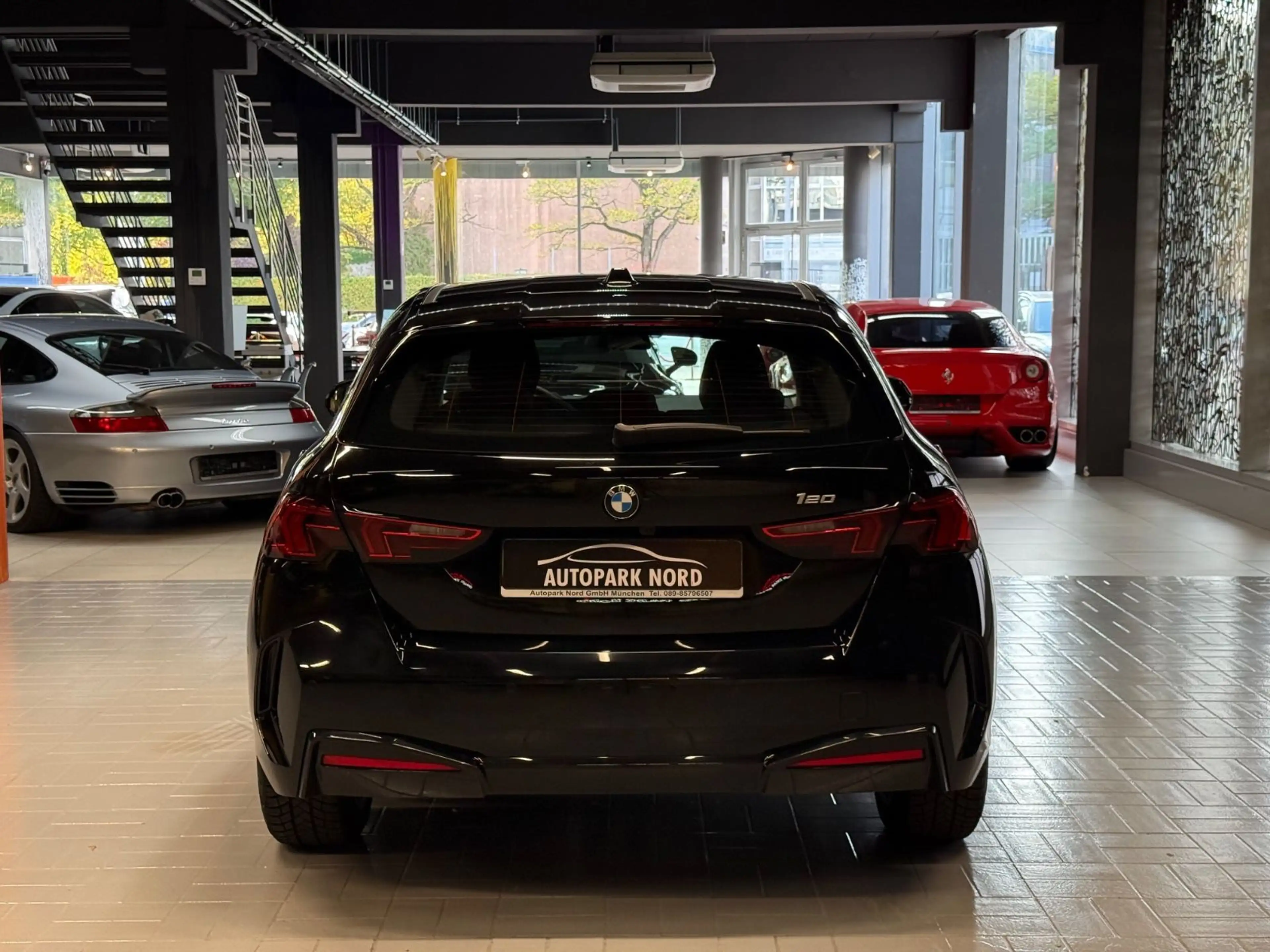 BMW 120 i Aut. LED~HEADUP~KAMERA360~ICONIC GLOW~DAB+ — photo 6