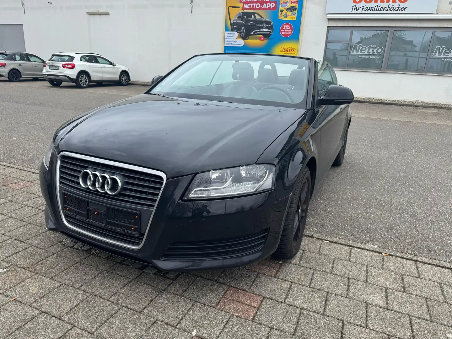 Audi A3 Attraction Schwarz - 1