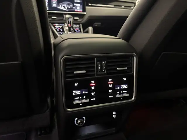 Porsche Cayenne view 17