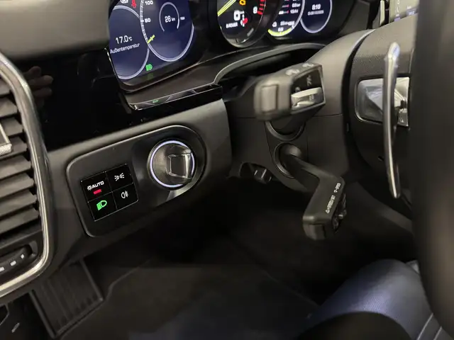 Porsche Cayenne view 18