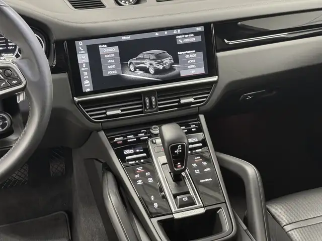 Porsche Cayenne view 12