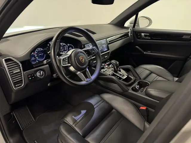 Porsche Cayenne view 7
